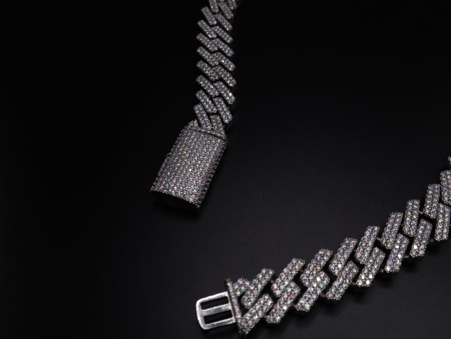 15mm Moissanite Cuban Link Chain Close Up