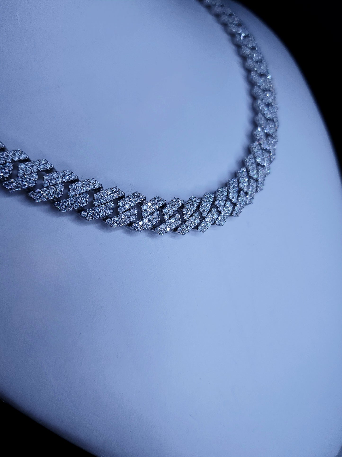 Moissanite Cuban Link Chain Side View 10mm