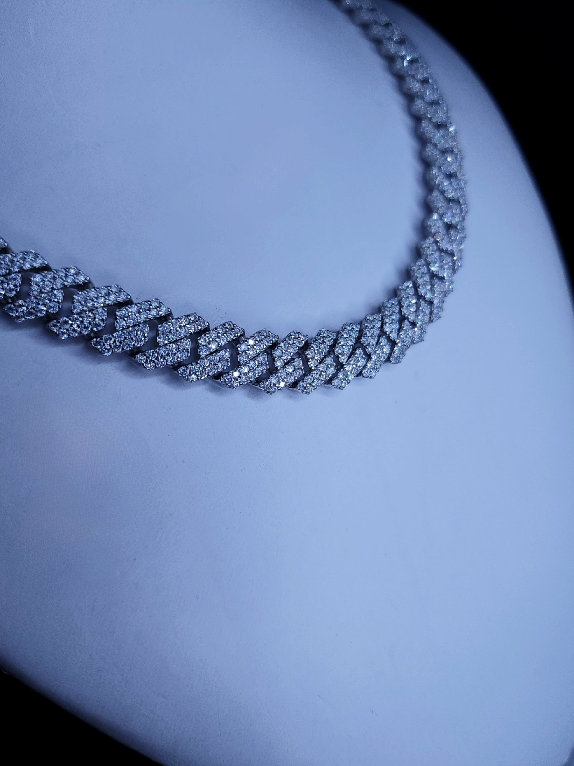 Moissanite Cuban Link Chain Side View 10mm