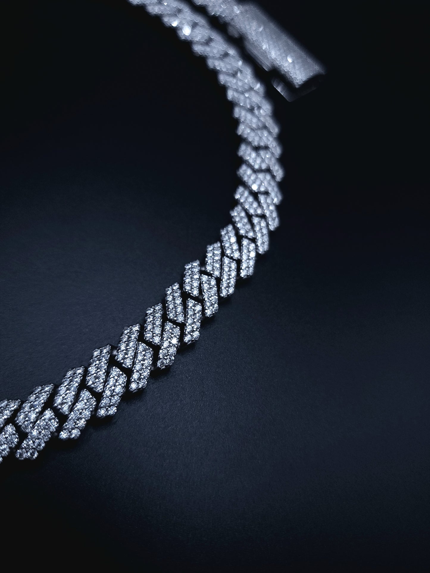 Moissanite Cuban Link Chain Close Up 10mm