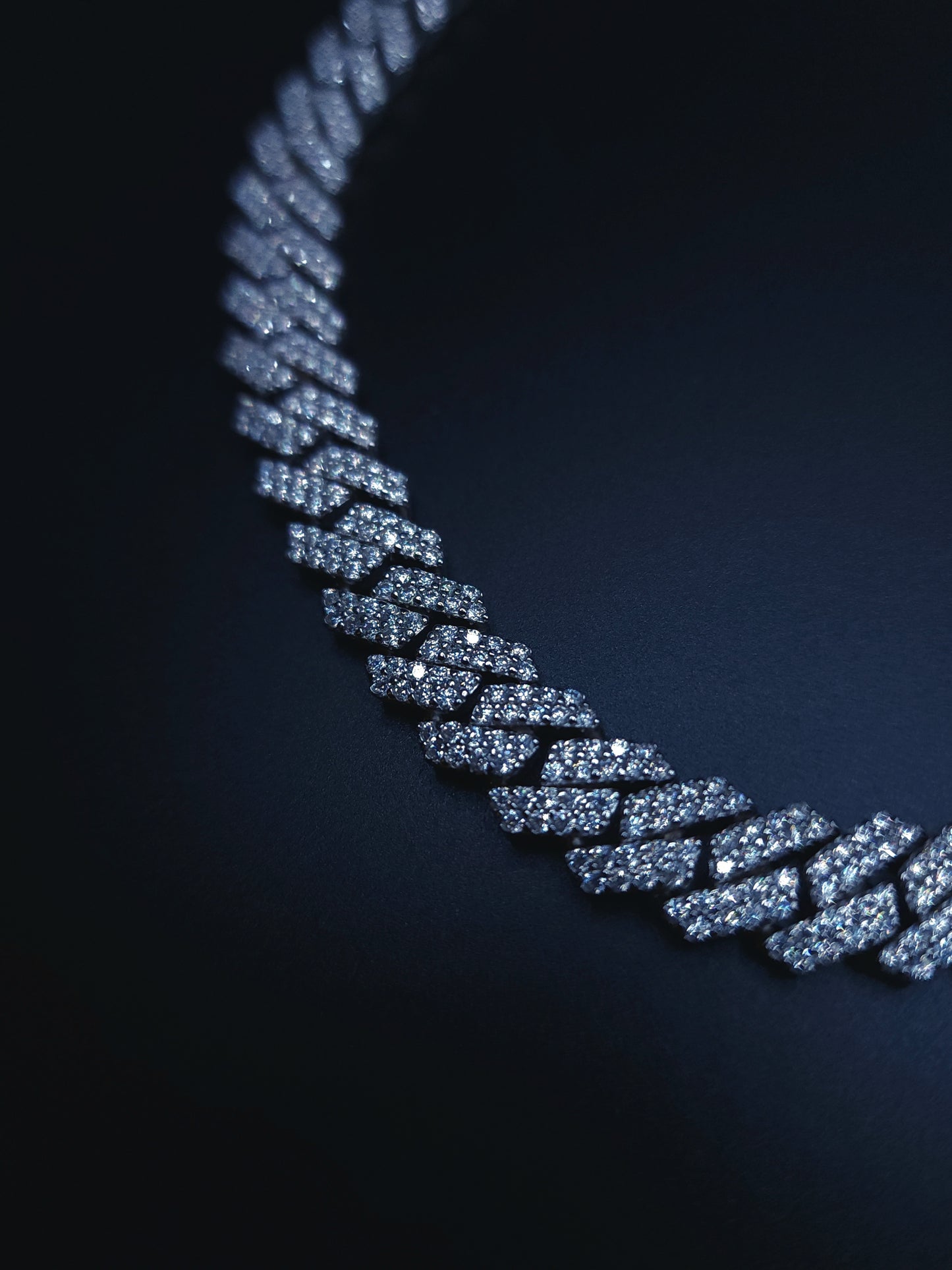 Moissanite Cuban Link Chain Detail